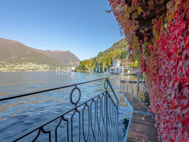 A villa that begins in the water
