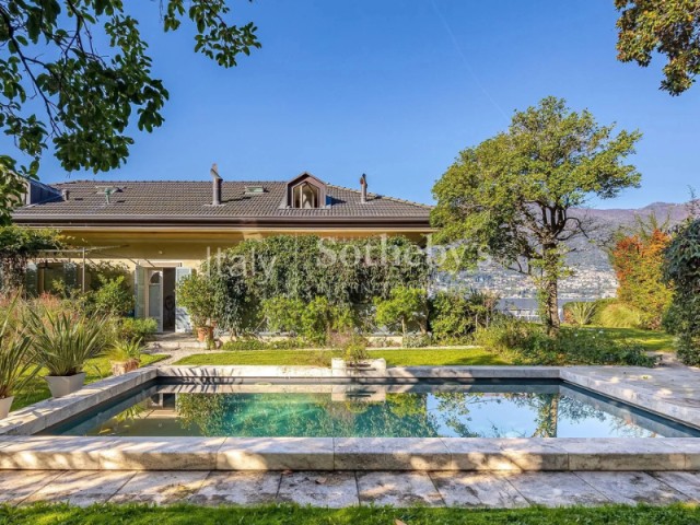 A villa that begins in the water