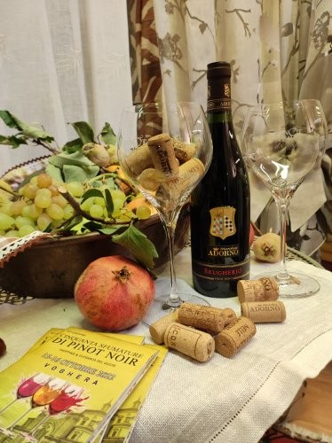 Apnea: Pinot Nero Aged in the Depths of Lake Como