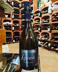 Apnea: Pinot Nero Aged in the Depths of Lake Como
