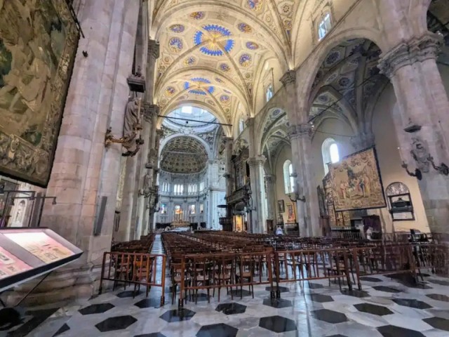 Architectural Continuity: Exploring the Como Cathedral