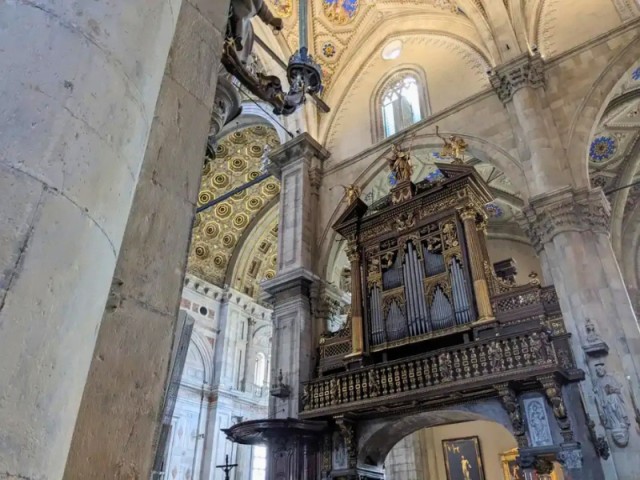 Architectural Continuity: Exploring the Como Cathedral