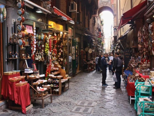 Como City's Spring Market Circuit