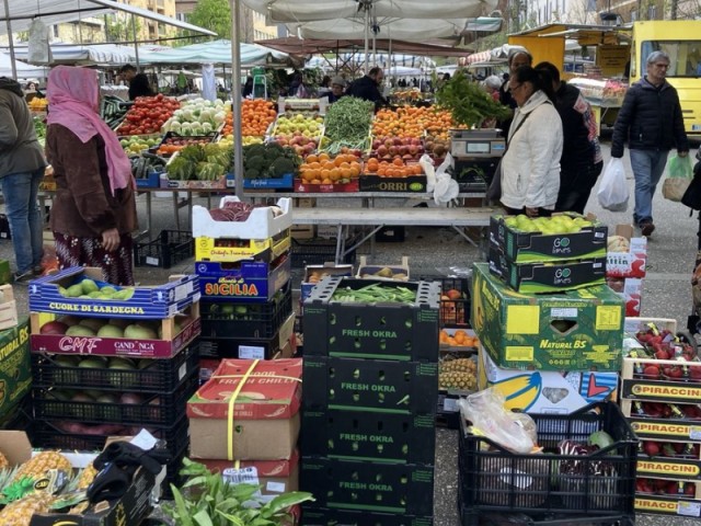 Como City's Spring Market Circuit